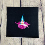 **50%* Panneau poche Jersey coton / élasthanne Gnome méditant sur une feuille fond noir